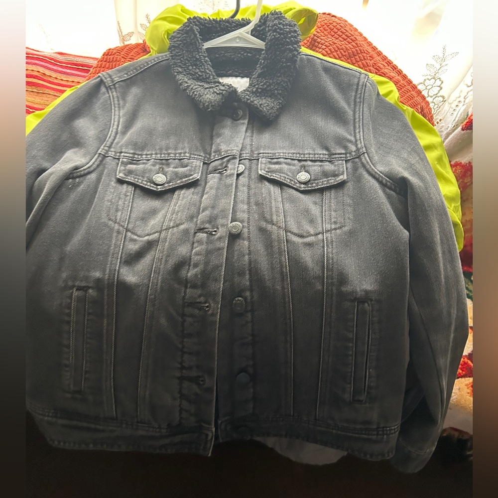 old navy fur lined black jean jacket women’s medium